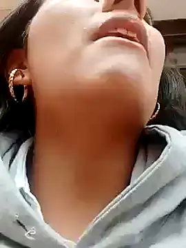 Snapshot of CarlaAlvez chatting on 09/12/25, 02:28 CarlaAlvez online show from 09/12/25, 02:28