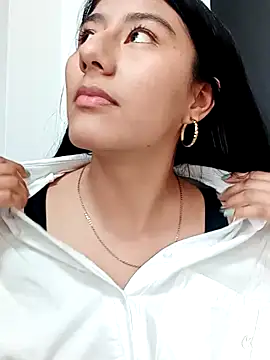 Snapshot of CarlaAlvez chatting on 03/13/25, 06:23 CarlaAlvez online show from 03/13/25, 06:23