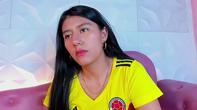 Snapshot of CarlaAlvez chatting on 03/20/25, 10:51 CarlaAlvez online show from 03/20/25, 10:51