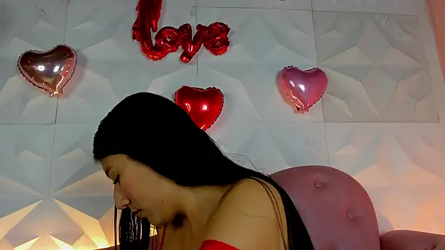 Snapshot of CarlaAlvez chatting on 02/13/25, 07:42 CarlaAlvez online show from 02/13/25, 07:42