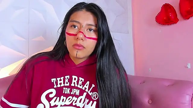 Snapshot of CarlaAlvez chatting on 03/06/25, 11:31 CarlaAlvez online show from 03/06/25, 11:31