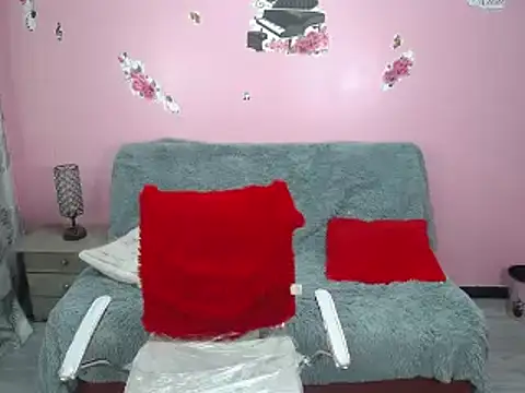 Snapshot of cloe_cooper_ chatting on 12/31/24, 06:59 cloe cooper online show from 12/31/24, 06:59