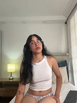 Snapshot of jaade_evergreen chatting on 09/13/25, 12:27 jaade evergreen online show from 09/13/25, 12:27