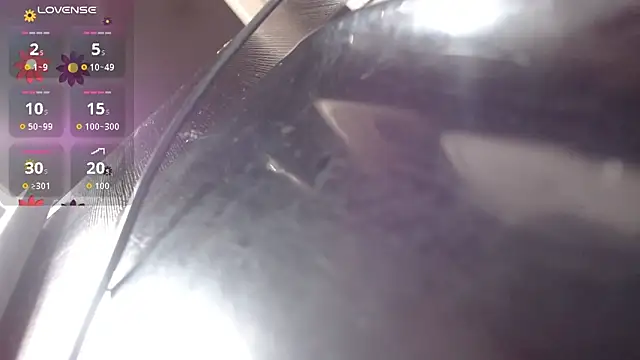  lara1 online show from 10/31/25, 12:57