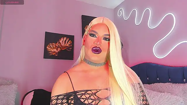 Snapshot of Missisabella_ chatting on 09/12/25, 12:44 Missisabella online show from 09/12/25, 12:44