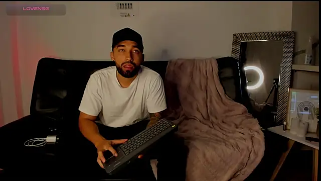 Sweet and caramel online show from 03/11/25, 09:37