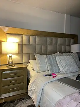 Sweet and caramel online show from 11/02/25, 12:59