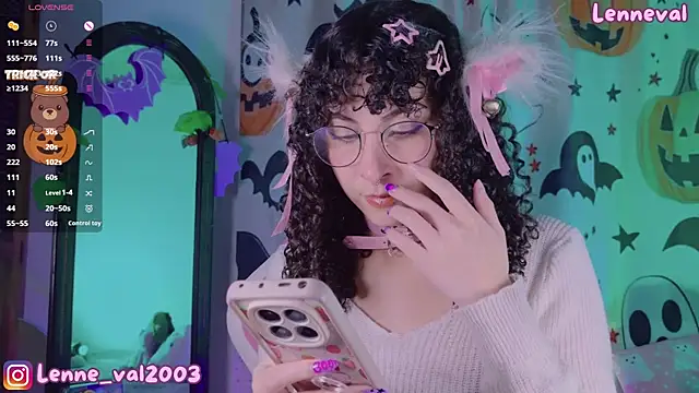 Snapshot of Lenneval1 chatting on 10/28/25, 03:07 Lenneval1 online show from 10/28/25, 03:07