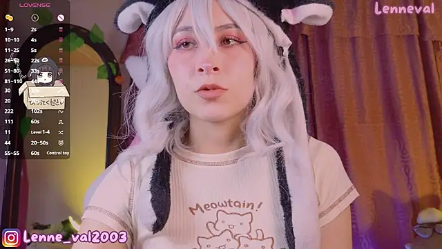 Snapshot of Lenneval1 chatting on 11/13/25, 03:10 Lenneval1 online show from 11/13/25, 03:10