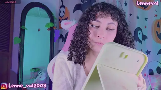 Snapshot of Lenneval1 chatting on 10/24/25, 03:05 Lenneval1 online show from 10/24/25, 03:05