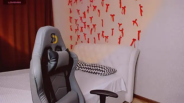 Milla Aheo online show from 04/02/26, 12:56