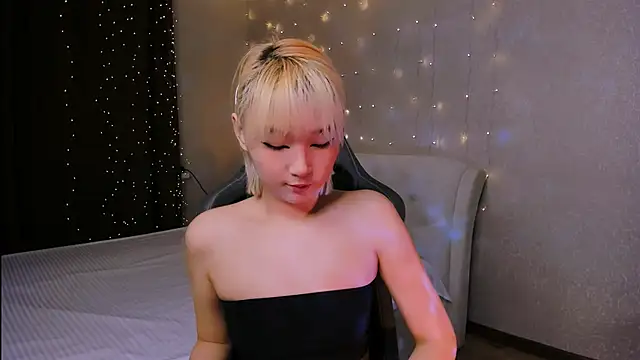 Milla Aheo online show from 12/20/25, 02:09