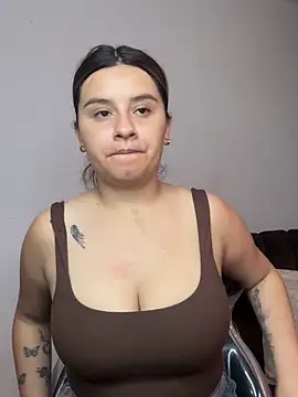 Snapshot of SaraBraun_ chatting on 12/18/25, 06:34 SaraBraun online show from 12/18/25, 06:34