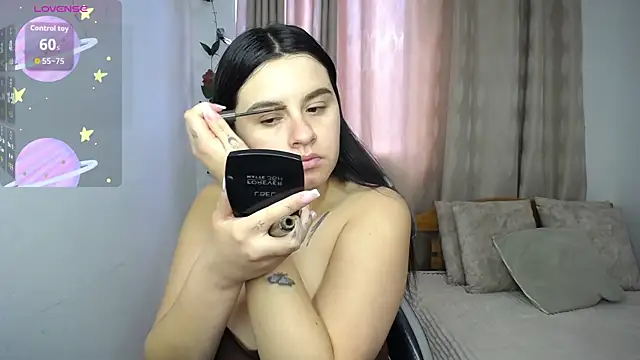 Snapshot of SaraBraun_ chatting on 10/30/25, 07:00 SaraBraun online show from 10/30/25, 07:00