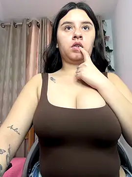 Snapshot of SaraBraun_ chatting on 11/11/25, 07:41 SaraBraun online show from 11/11/25, 07:41