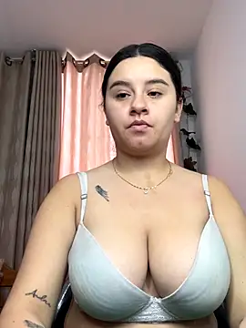 Snapshot of SaraBraun_ chatting on 11/02/25, 04:45 SaraBraun online show from 11/02/25, 04:45