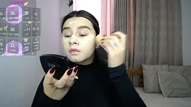 Snapshot of SaraBraun_ chatting on 12/03/25, 04:39 SaraBraun online show from 12/03/25, 04:39