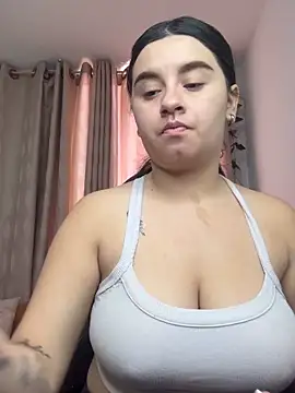 Snapshot of SaraBraun_ chatting on 10/24/25, 04:50 SaraBraun online show from 10/24/25, 04:50