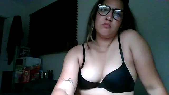 Snapshot of naughtynadia0502 chatting on 04/01/26, 03:41 naughtynadia0502 online show from 04/01/26, 03:41