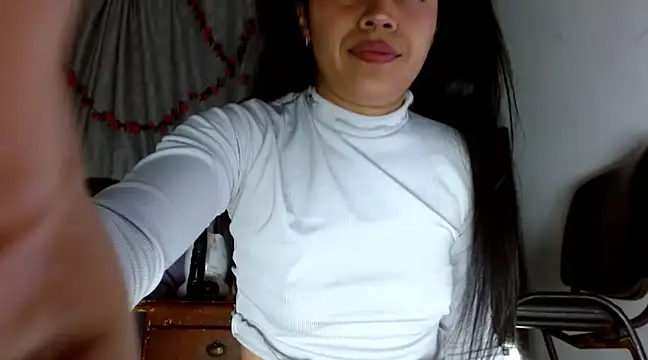 Snapshot of brihanna_lena chatting on 03/03/25, 04:32 brihanna lena online show from 03/03/25, 04:32