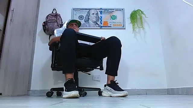 Snapshot of boss_of_cash chatting on 06/15/26, 04:06 boss of cash online show from 06/15/26, 04:06