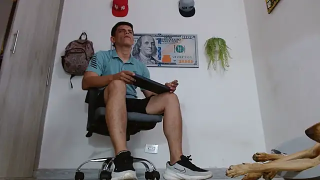 Snapshot of boss_of_cash chatting on 06/03/26, 02:33 boss of cash online show from 06/03/26, 02:33