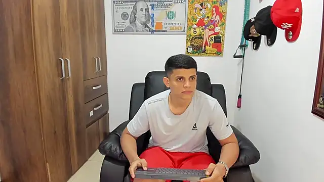Snapshot of boss_of_cash chatting on 10/01/25, 12:06 boss of cash online show from 10/01/25, 12:06