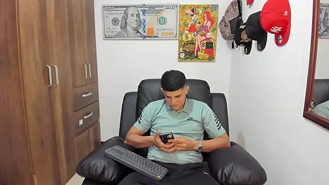 Snapshot of boss_of_cash chatting on 09/27/25, 01:56 boss of cash online show from 09/27/25, 01:56