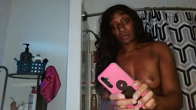 Snapshot of LuckiXCX chatting on 12/19/25, 11:40 LuckiXCX online show from 12/19/25, 11:40