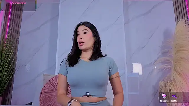 Chlooee   online show from 02/04/26, 01:00