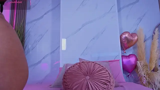 Chlooee   online show from 11/11/25, 01:11