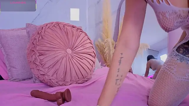 Chlooee   online show from 10/28/25, 01:50