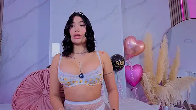 Chlooee   online show from 11/03/25, 01:22