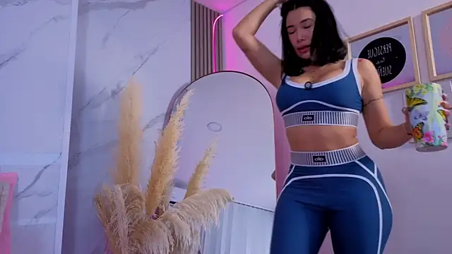 Chlooee   online show from 10/24/25, 06:29