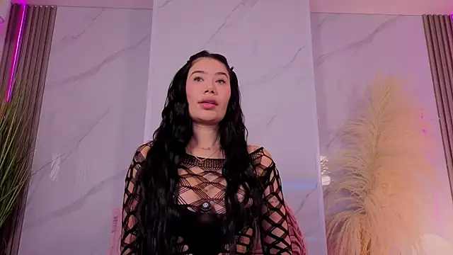 Chlooee   online show from 04/23/26, 01:45