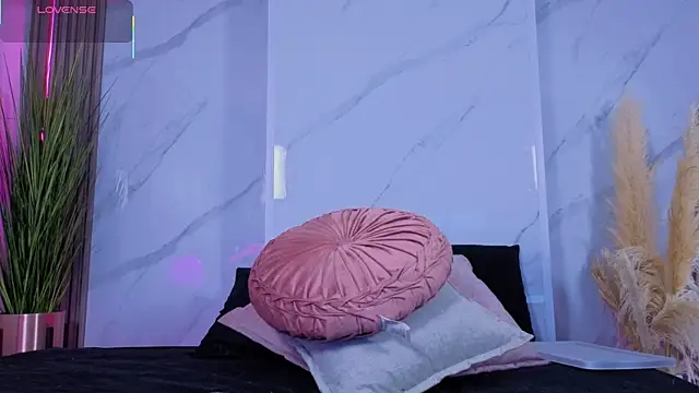 Chlooee   online show from 11/14/25, 04:10