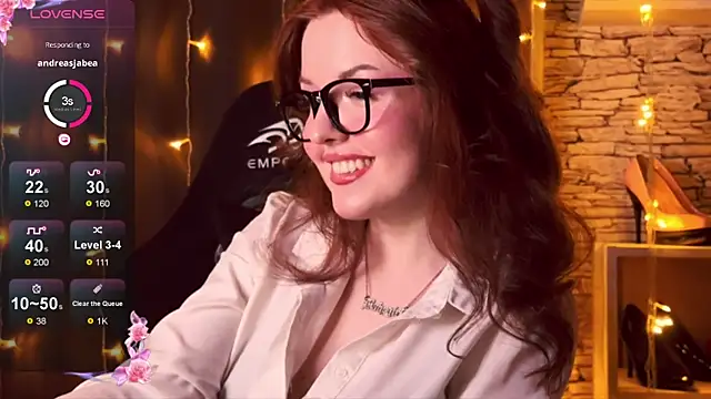 Snapshot of LaurenRossss chatting on 10/02/25, 12:14 LaurenRossss online show from 10/02/25, 12:14