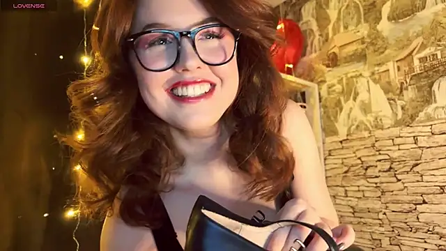 Snapshot of LaurenRossss chatting on 02/22/25, 11:24 LaurenRossss online show from 02/22/25, 11:24
