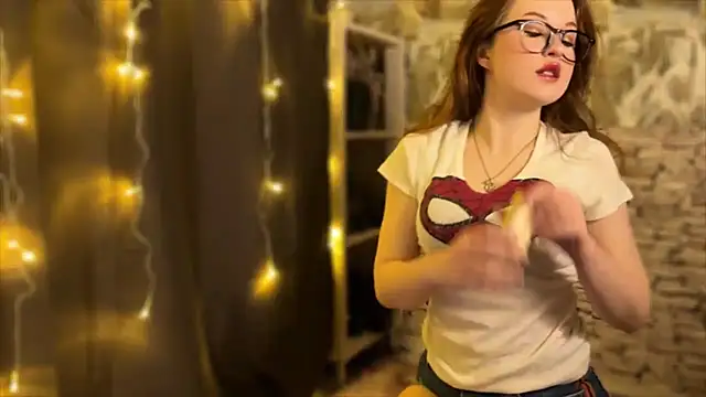 Snapshot of LaurenRossss chatting on 01/13/25, 11:17 LaurenRossss online show from 01/13/25, 11:17