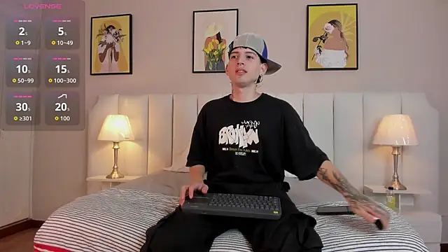 Snapshot of sett_and_gwen chatting on 02/26/26, 03:39 sett and gwen online show from 02/26/26, 03:39