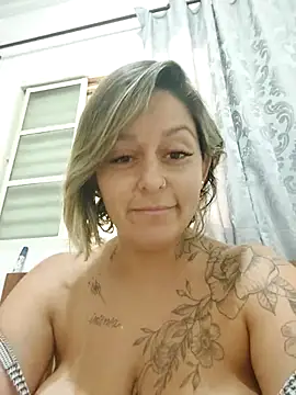 Snapshot of baixinhaloira chatting on 12/20/24, 02:26 baixinhaloira online show from 12/20/24, 02:26