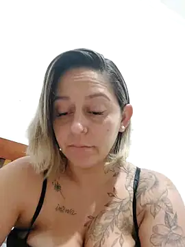 Snapshot of baixinhaloira chatting on 12/30/24, 03:14 baixinhaloira online show from 12/30/24, 03:14