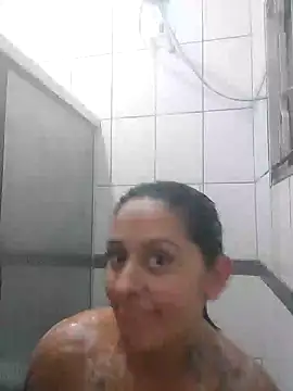 Snapshot of baixinhaloira chatting on 01/11/25, 01:06 baixinhaloira online show from 01/11/25, 01:06