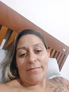 Snapshot of baixinhaloira chatting on 12/31/24, 03:34 baixinhaloira online show from 12/31/24, 03:34