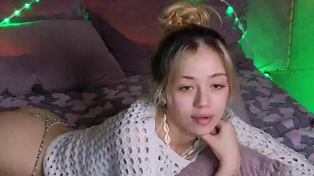 Snapshot of STELLA_RICH chatting on 03/16/25, 12:34 STELLA RICH online show from 03/16/25, 12:34