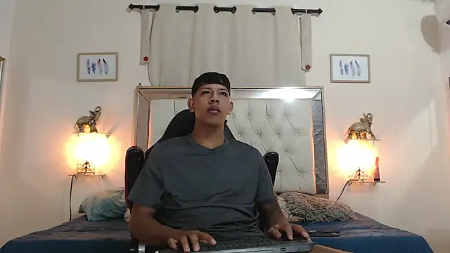 Snapshot of mr_stiven_ chatting on 09/09/25, 02:43 mr stiven  online show from 09/09/25, 02:43