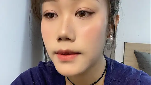 Snapshot of Bella-LL chatting on 02/22/25, 03:58 Bella-LL online show from 02/22/25, 03:58