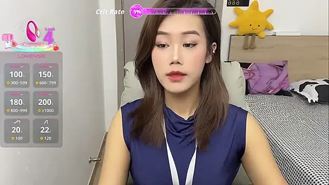 Snapshot of Bella-LL chatting on 10/28/25, 04:28 Bella-LL online show from 10/28/25, 04:28