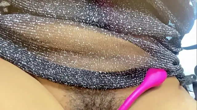 Snapshot of Bella-LL chatting on 02/26/25, 09:42 Bella-LL online show from 02/26/25, 09:42