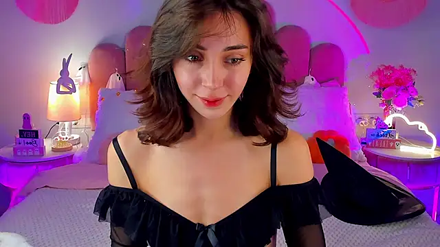 ElsaYoung online show from 10/31/25, 08:38